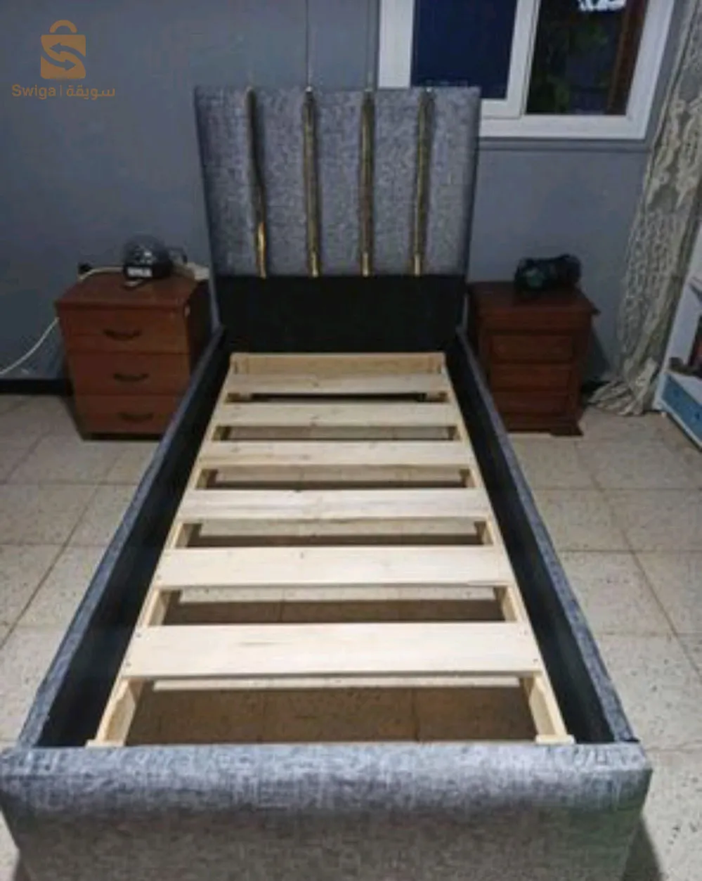 A place bed and a half, new, Sumi Hatab (Bois Rouge), if gray, is a young thing