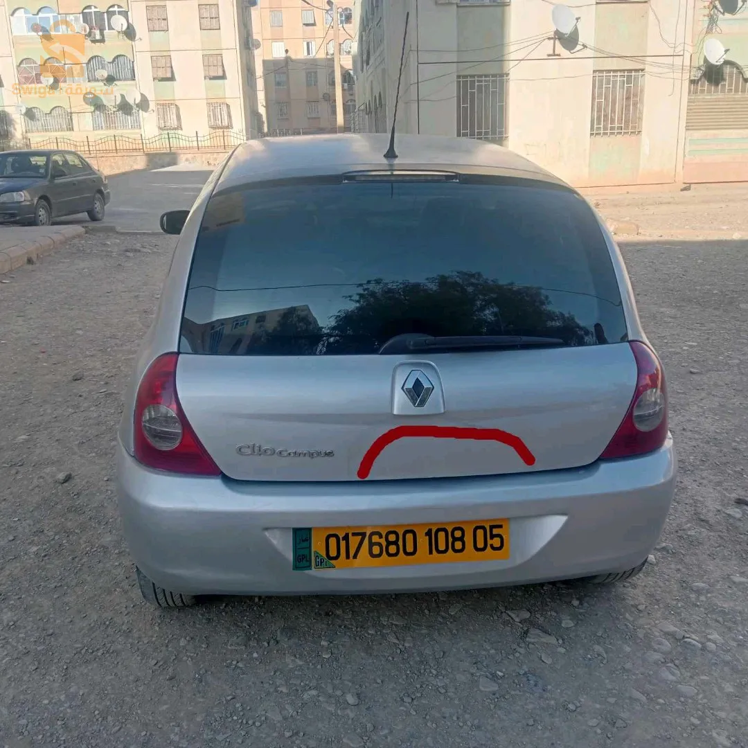 كليو كومبيس 2008 لا باز 1.2 سامبل شيبي 
ماشيا 351 موتار مريفيزي 
فيها قرعة ڨاز جديدة 2023
معاود فيها ليبارشوك في زوج 
و باب مرشوش فارني على برا 
و زوج ليراكور باينين بلحمر في ليفوطو 
و فروا صغيرة خلاص في القصعة   
رقم الهاتف 0698930535