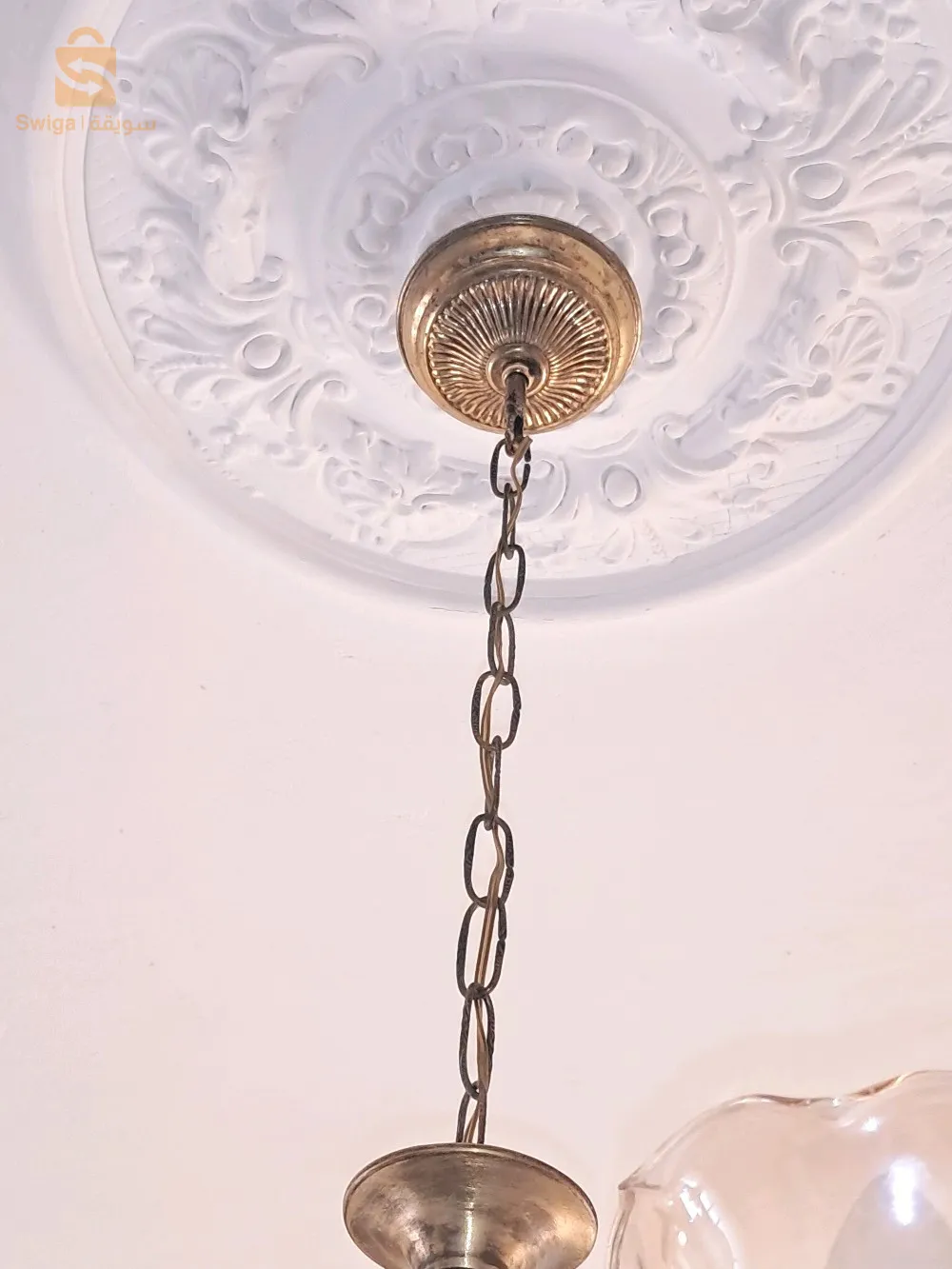 ثريا جميلة، عتيقة، لزخرفية التي تعود إلى الفترة النموذجية من ثلاثينات وأربعينات القرن الماضي، مصنوعة يدوياً بأسلوب ايطالي رفيع كابوديمونتي