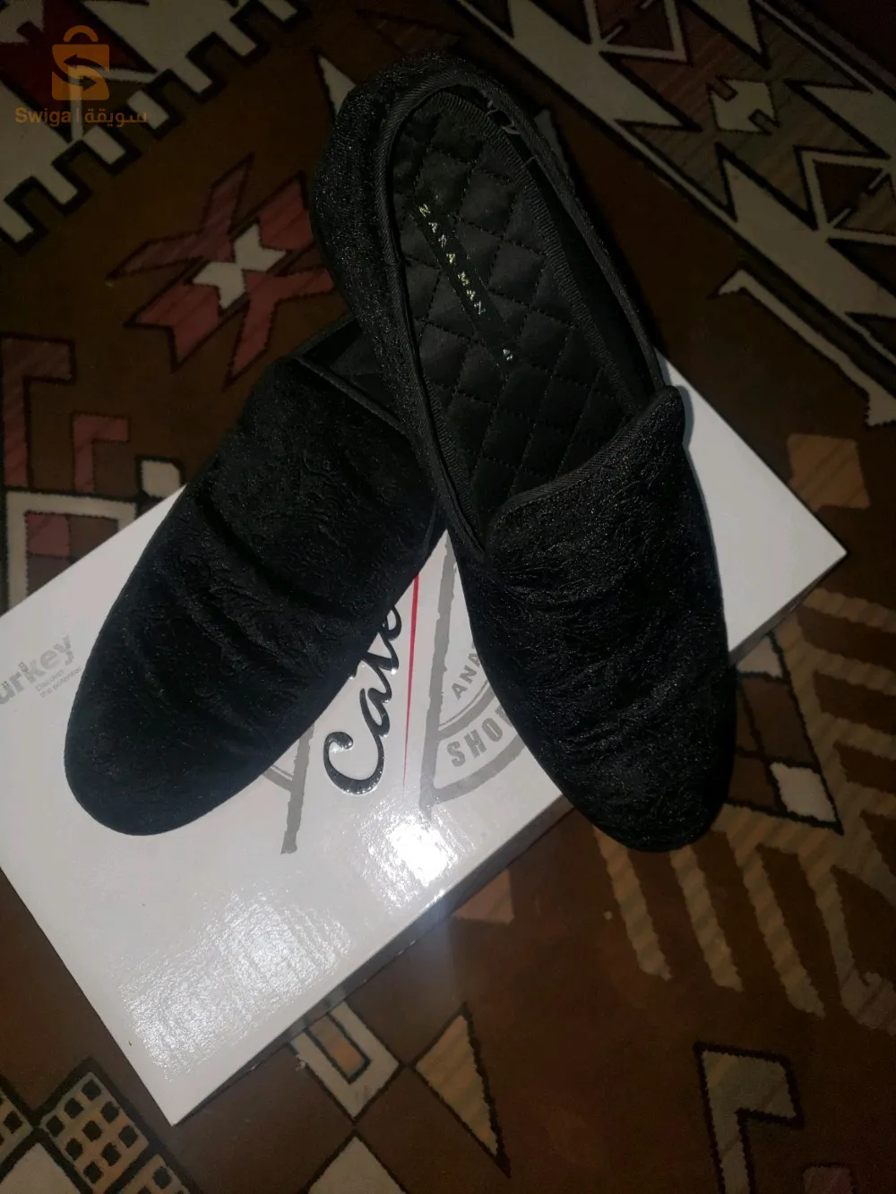 trappeur Zara original jdid couleur noir caurbo avec la boîte pointure 41 jdid