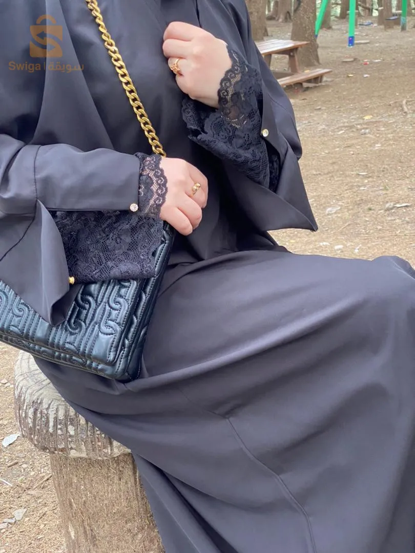 عباءة زهور للمرأةالانيقة قماش نوعيةجيدة.