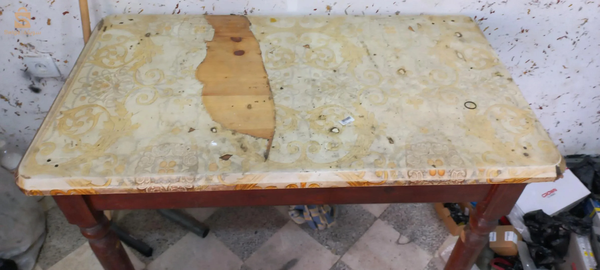 طاولة في حالة جيدة