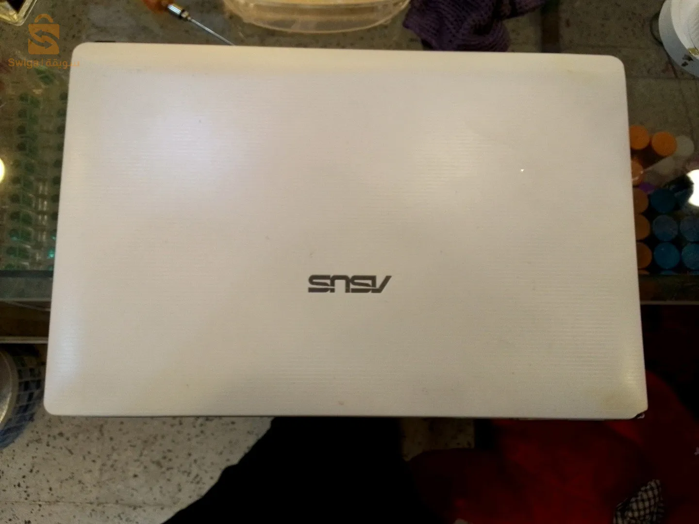 كمبيوتر محمول علامة Asus