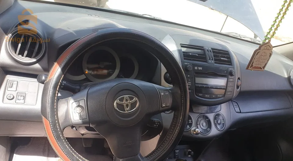 بيع سيارة تويوتا RAV4