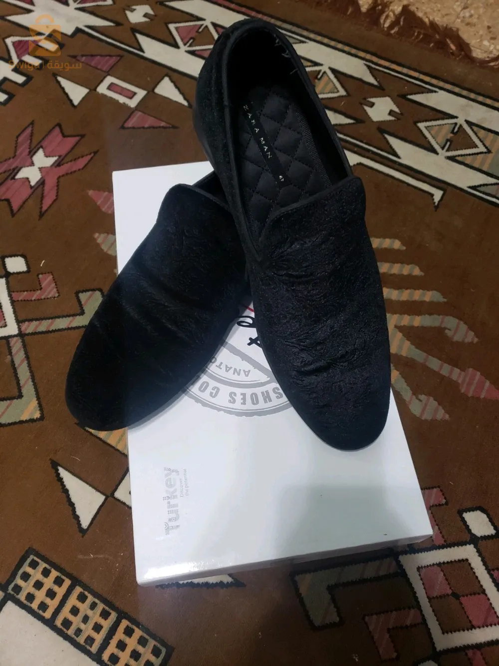 trappeur Zara original jdid couleur noir caurbo avec la boîte pointure 41