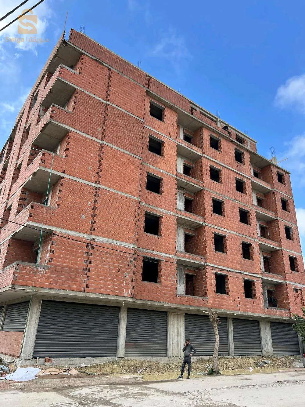 شقة اف4 + سطح+ مرآب