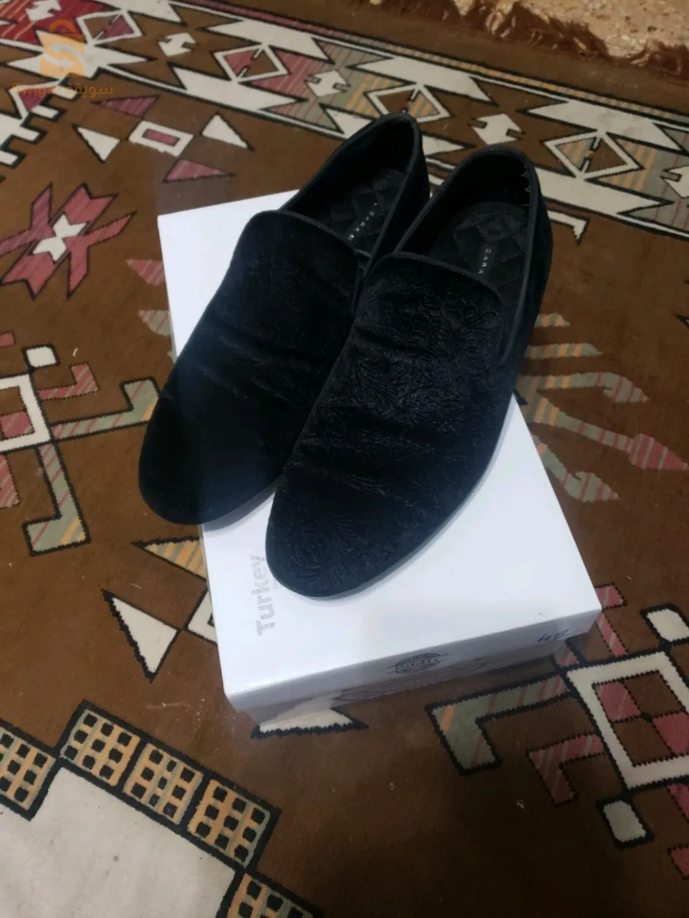 trappeur Zara original jdid couleur noir caurbo avec la boîte pointure 41