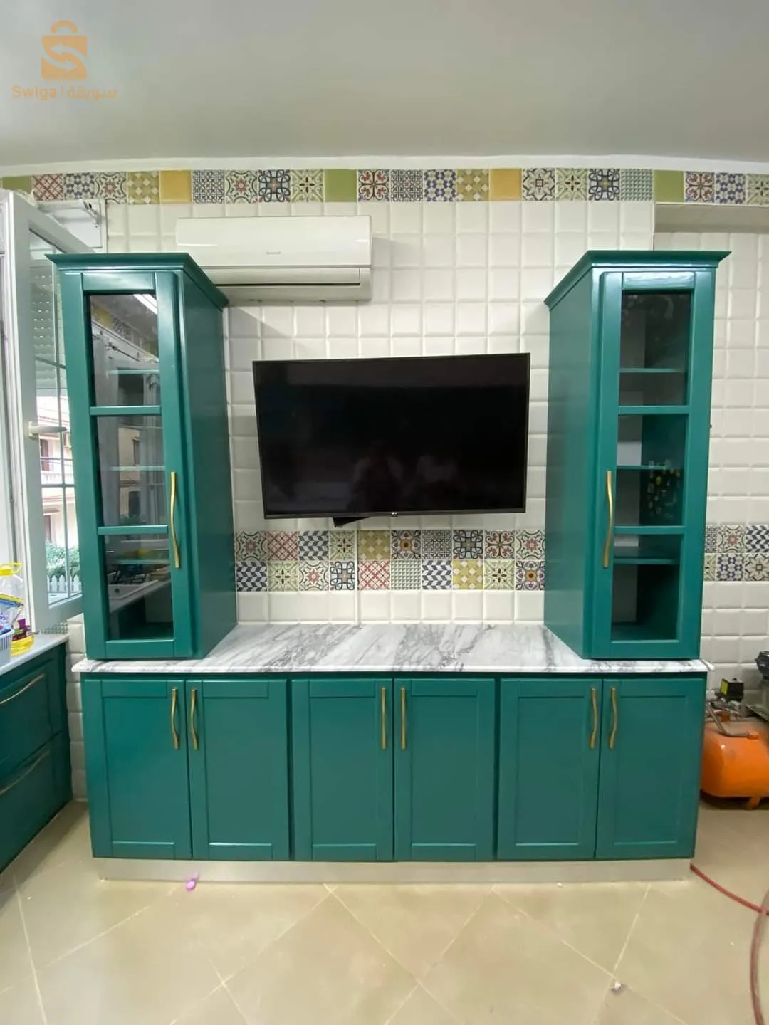 Menuiserie < Tout en bois > vous propose : 
Selon votre choix : Bois Rouge , Bois Hetre, Bois chaine 
- Cuisine équipées 
- Portes 
- Placards 
- Dressings 
L’équipe « Tout en bois » vous propose même un déplacement hors wilayas 
Nos services sont aussi valables pour les restaurants , les maisons , les jardins … etc 
Pour plus d’informations, veuillez appeler sur le : 0540610305
Viber- whatsapp:  0540610305