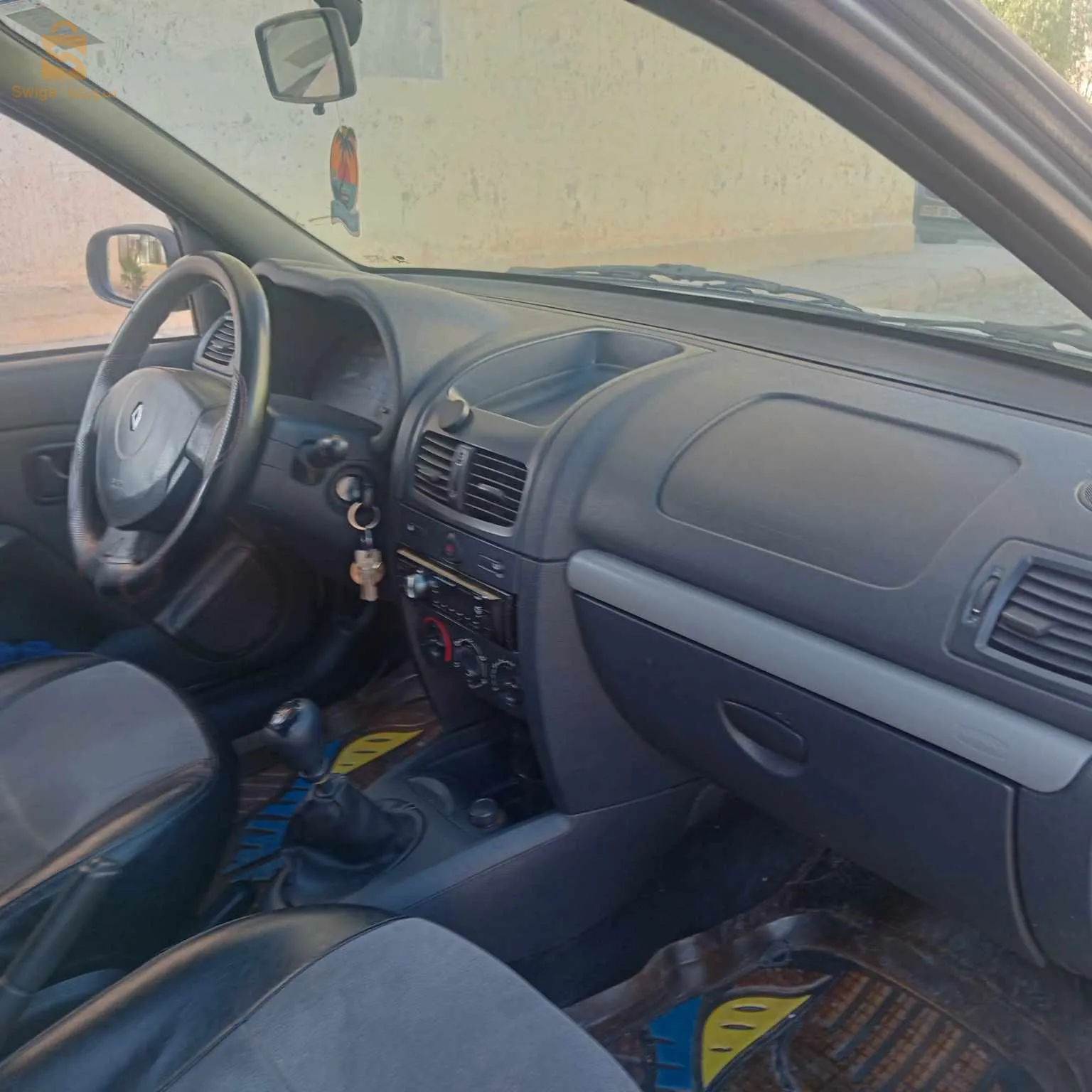 كليو كومبيس 2008 لا باز 1.2 سامبل شيبي 
ماشيا 351 موتار مريفيزي 
فيها قرعة ڨاز جديدة 2023
معاود فيها ليبارشوك في زوج 
و باب مرشوش فارني على برا 
و زوج ليراكور باينين بلحمر في ليفوطو 
و فروا صغيرة خلاص في القصعة   
رقم الهاتف 0698930535