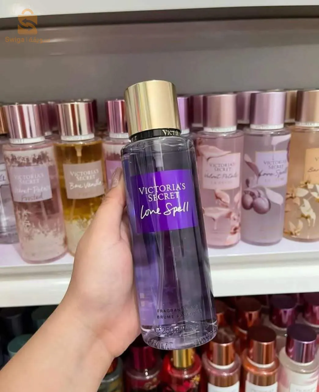 عطور و مكياج للبيع