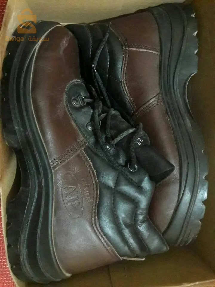 حذاء خاص بالعملل