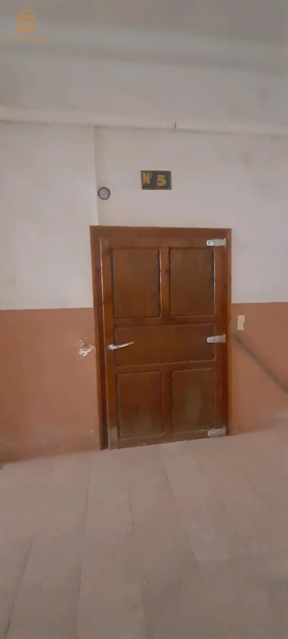 🚨 فريڨويات كبار مع ديبو بواجهتين للبيع 
📃 وثائق : عقد ملكية ودفتر عقاري 
✅️  يتربع على مساحة كبيرا تقدر ب 1000 متر مربع 
🔴 يمتلك خط كهرباء 100 فولت فيه transfo و la ligne وحدها جيبينها من زناتة يحتوي كذلك على حاسي دو مضخة كهربائية ألمانية 🇩🇪 و صهريج يتسع إلى 75.000 ألف لتر من ماء مشروع ناجح لمن يريد الإستثمار 
🔴 يحتوي على 6 فريقويات بمحركات ألمانية 🇩🇪 فيه 
2 يتسعون ل 280 قنطار و
2 يتسعون ل 160 قنطار و
2 يتسعون ل 150 قنطار 
🔴️ بنسبة لطابق الأول مساحته إجمالية تقدر ب 850 متر مربع فارغ يمكن إستعماله في كل مجالات وعنده دخلتين من الخارج ومن داخل وعنده متسع من مساحة لتركيب مصعد ascenseur 
📍 مكــــــان : ولاية تلمسان 
🔸️ دائرة : حناية
🔹ال️منطقة صناعية مستقبل zone industrielle
⭕️
⭕️  رقم هاتـف : 0656130775