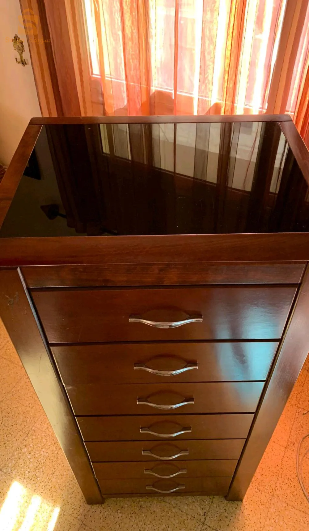 commode en hêtre 7 tiroirs presque neuve