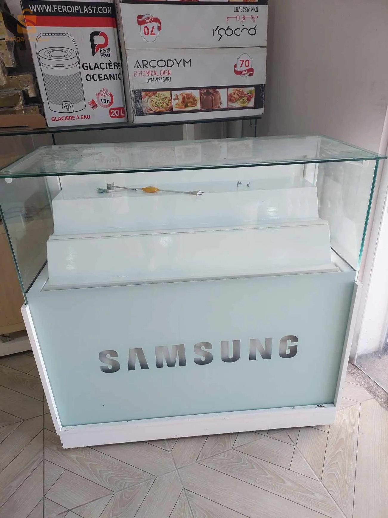 لوازم لفتح محل هواتف نقالة