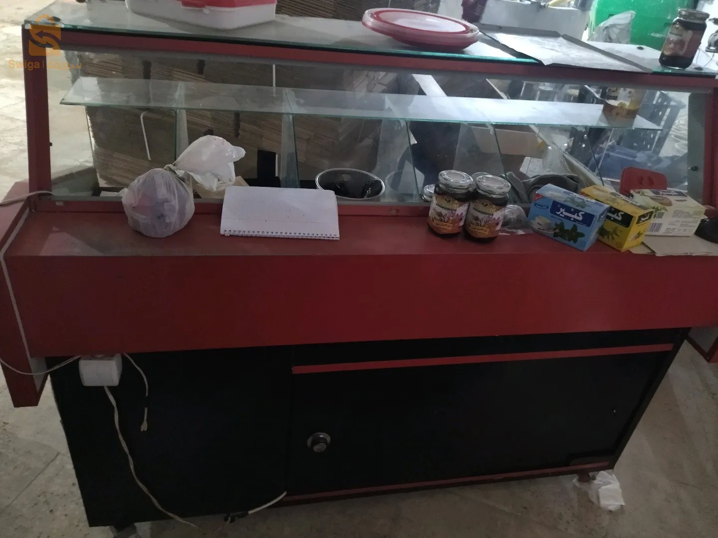 السلام عليكم بريزونطوار خادم 6 اشهر جديد الطول 1.80 متر بدون مبرد السعر 3 ملاين