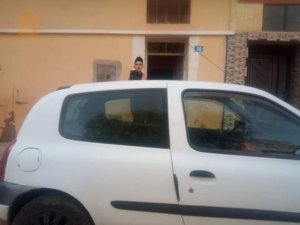 سلام عليكم كليو 2 بدنيا مازوت محرك 1.9 D ماشيا 170000 فيها فوال قديم و راكي صغير فلباب جيهت السائق عجلات 8/10 محرك 6/10 زيت ماينقصش مي يسخن شوية