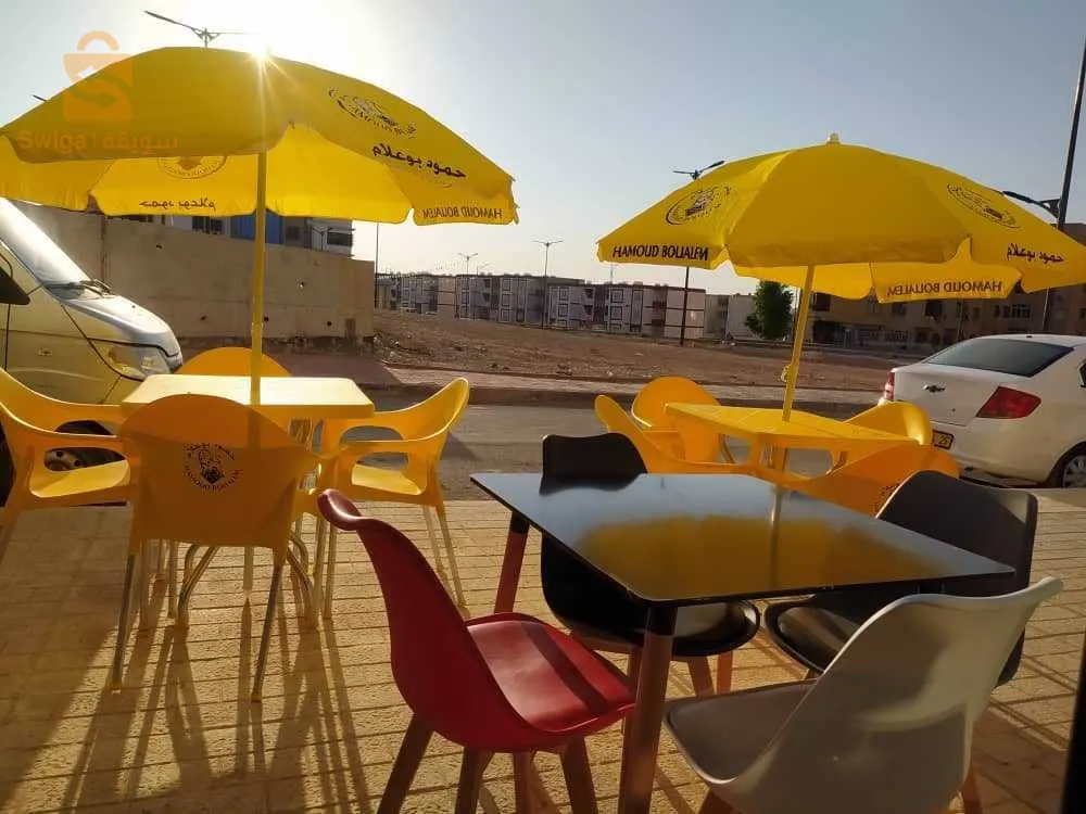 في 1️⃣6️⃣ مارس 2️⃣0️⃣2️⃣4️⃣ 
نضع لكم العقار رقم 5️⃣8️⃣7️⃣ 
         📌 للبيع 📌
مقهى الرتاج مجهزة المساحة 4️⃣1️⃣ متر مربع ✨
 الحالة الادارية عقد موثق ✨
فيها أماكن مخصصة لركن  السيارات و الدراجات  النارية 🏍️✨ والإستمتاع بفنجان قهوة رائع💥
العنوان: المدينة الجديدة علي منجلي UV 2️⃣✨
قريبة من yes maul 📌
قريبة من مركز البريد 💥
سينجز بجانبها مشروع لوزارة المالية ✨
 ثلاث واجهات للعمل مباشرة وللاستثمار مجهزة مقهى ووجبات سريعة 💥
السعر : 1️⃣ مليار و8️⃣0️⃣0️⃣ مليون قابل للتفاوض باليسير لتفاصيل اكثر اترك لنا تعليق في المسنجر أو اتصل على الرقمين التاليين 🏡
 0️⃣5️⃣5️⃣0️⃣9️⃣0️⃣2️⃣5️⃣5️⃣8️⃣ .أو 0️⃣6️⃣5️⃣7️⃣7️⃣7️⃣1️⃣5️⃣8️⃣9️⃣