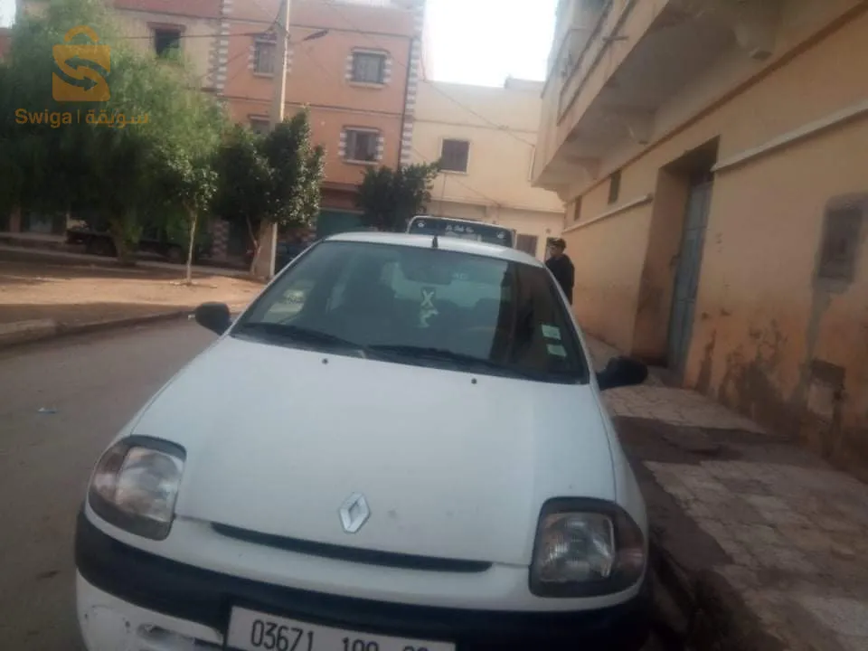 سلام عليكم كليو 2 بدنيا مازوت محرك 1.9 D ماشيا 170000 فيها فوال قديم و راكي صغير فلباب جيهت السائق عجلات 8/10 محرك 6/10 زيت ماينقصش مي يسخن شوية