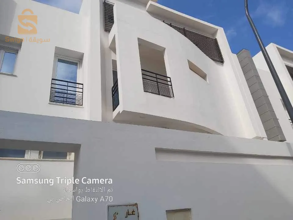 فيلا للبيع.