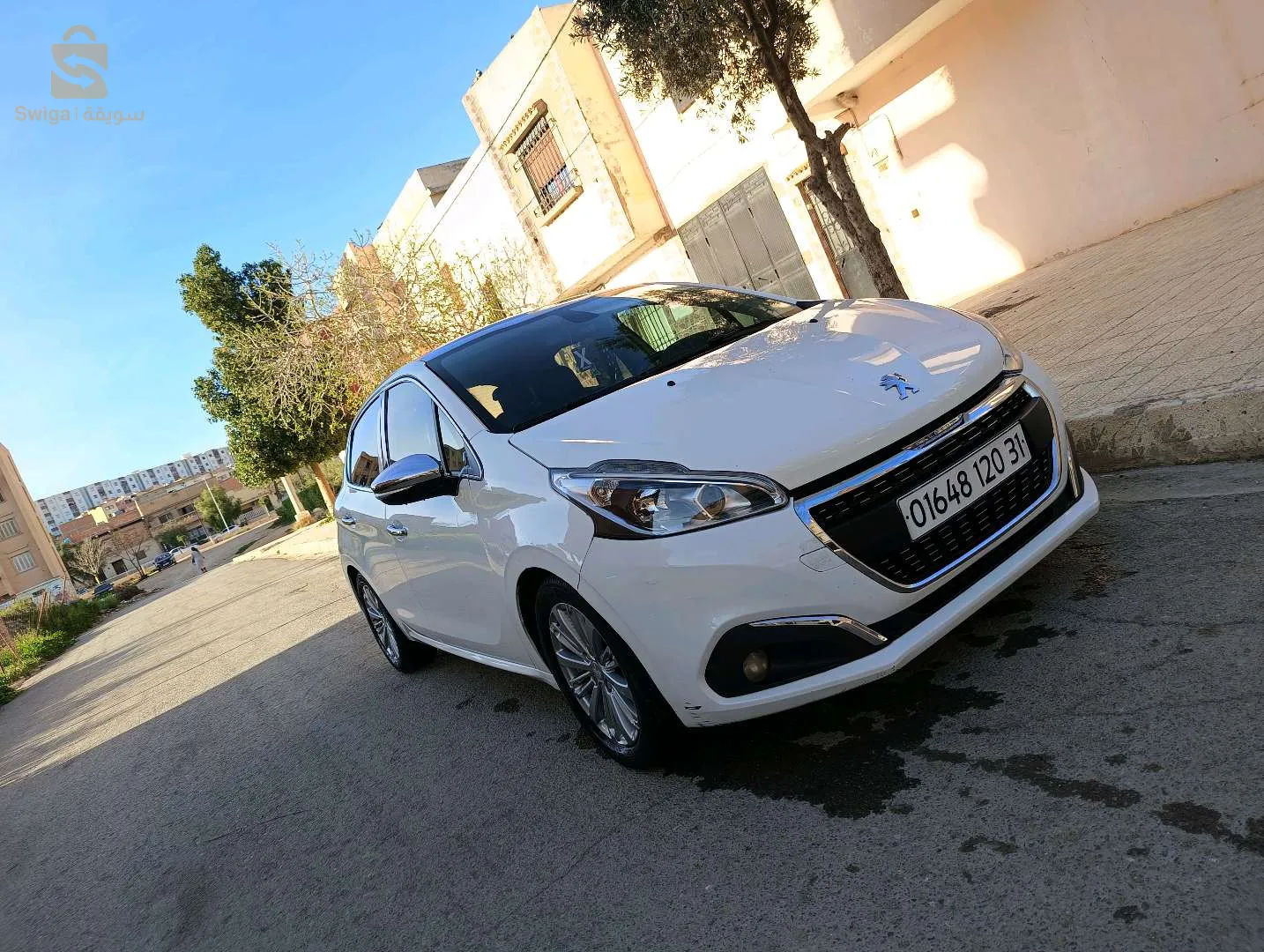 Peugeot 208 année 2020  0676 42 40 06