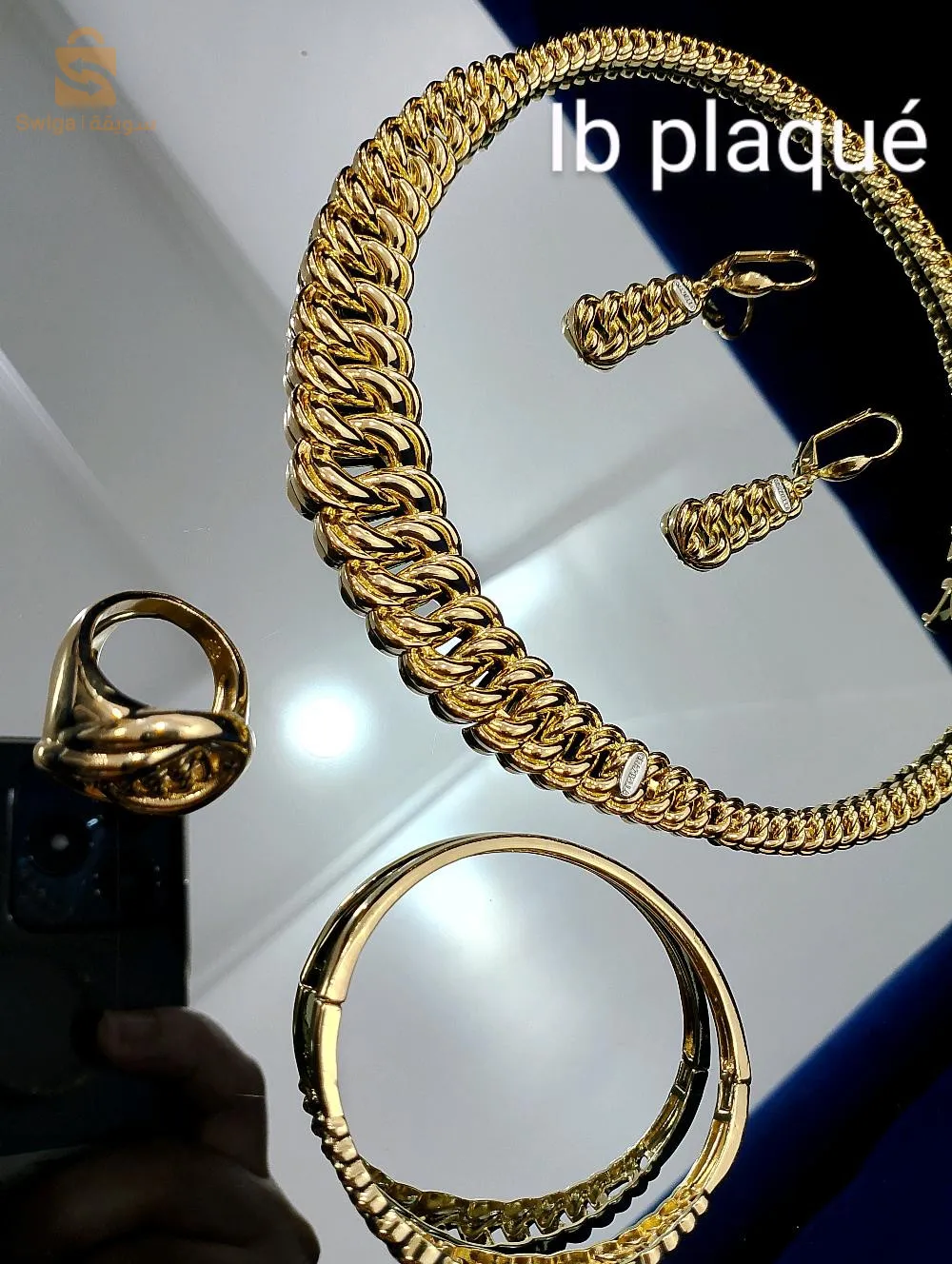 بارير اربع قطع بلاكي مطبو ع