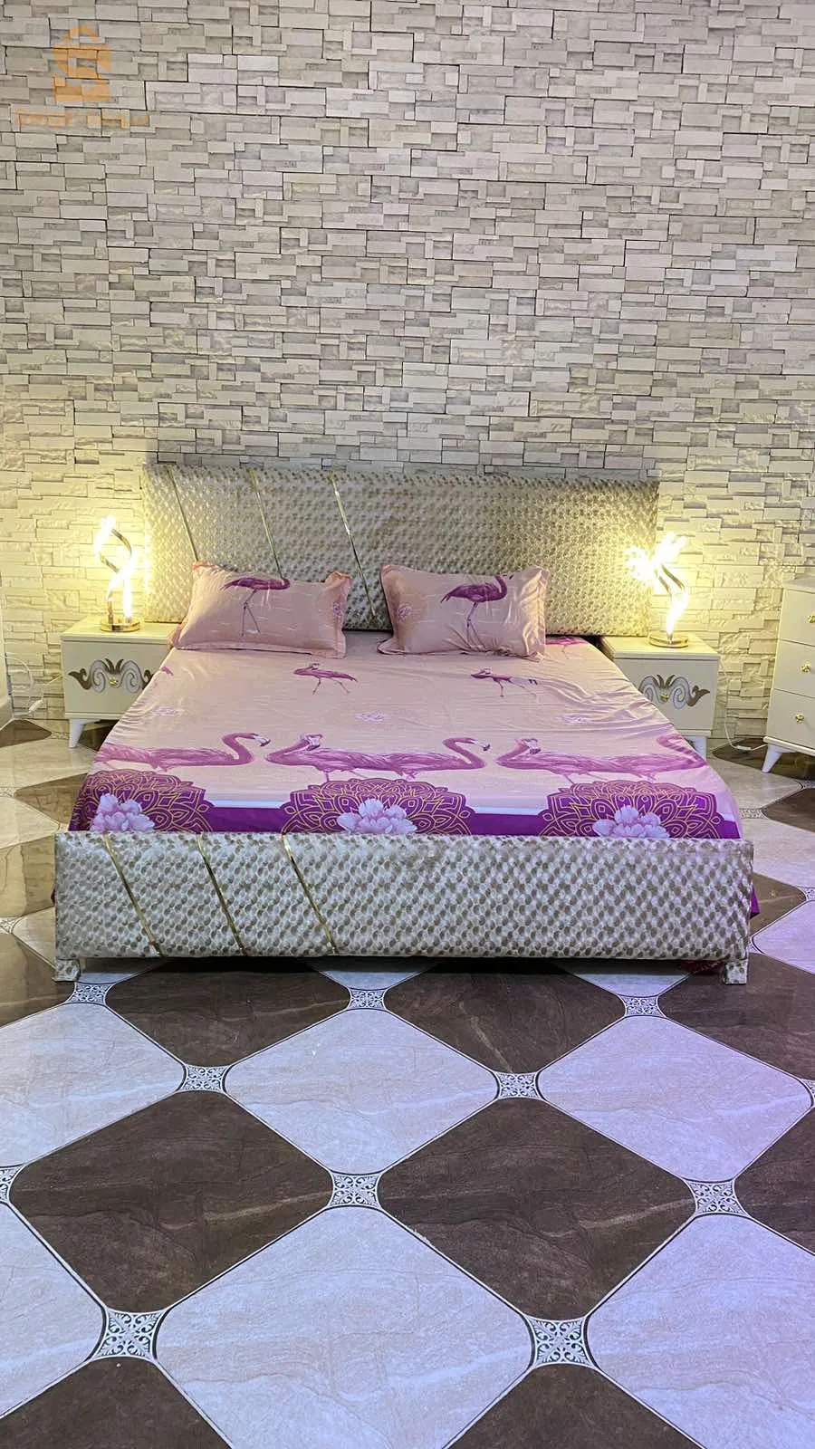 سعر الغرفة 5ملاين و300الف معها السومي وكرسي