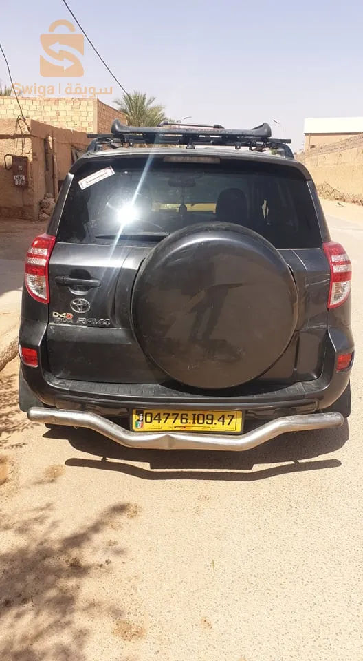 بيع سيارة تويوتا RAV4