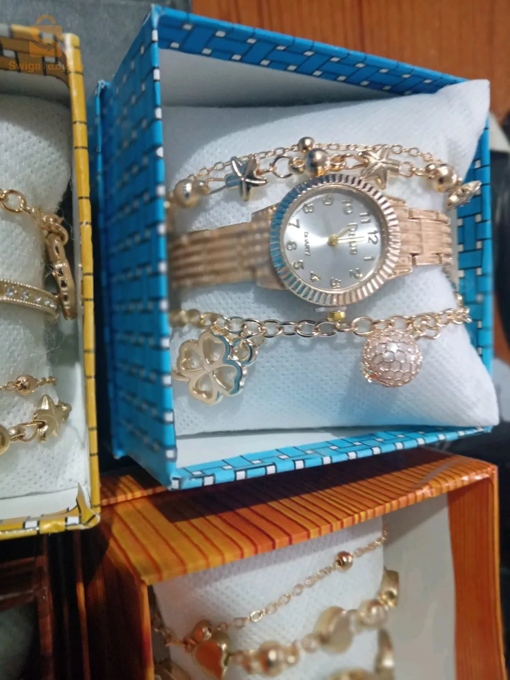 كوفري جميل ساعه براسلي و قورمات و علبه