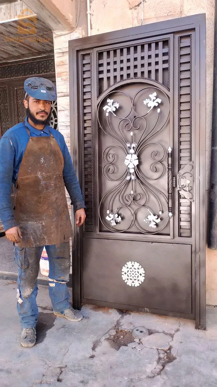 صناعة الأبواب الحديدية