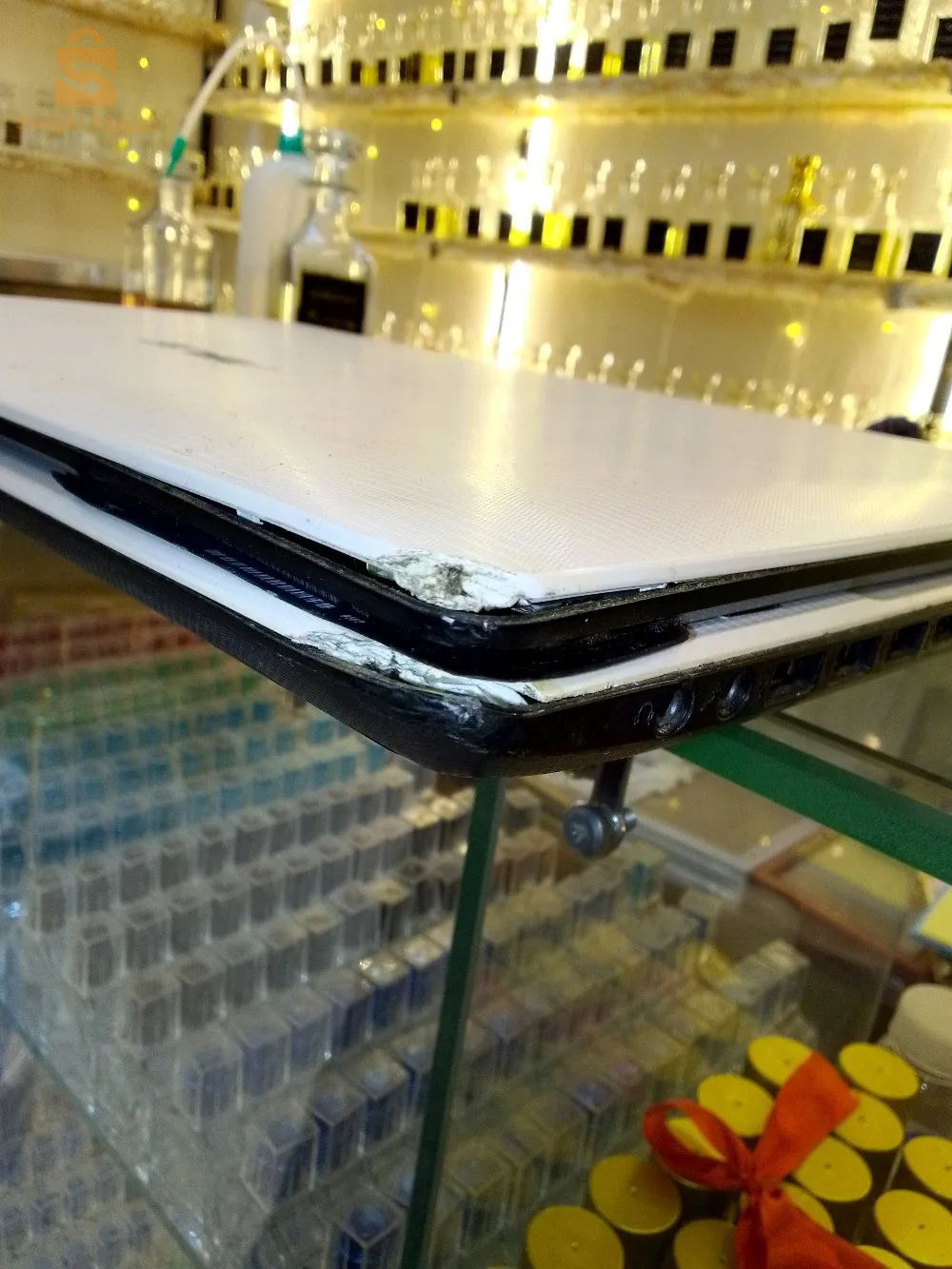 كمبيوتر محمول علامة Asus