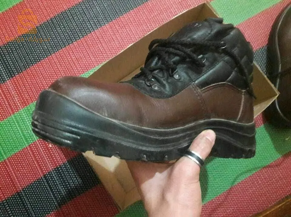 حذاء خاص بالعملل