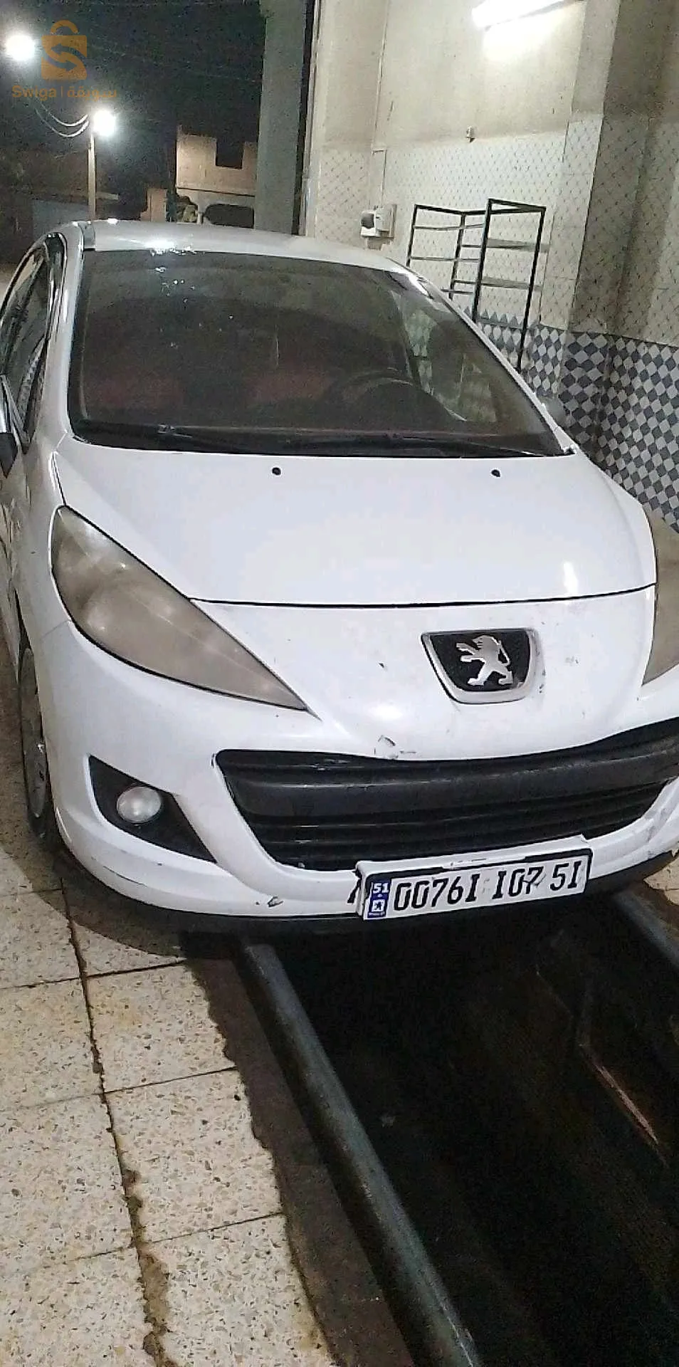 سيارة