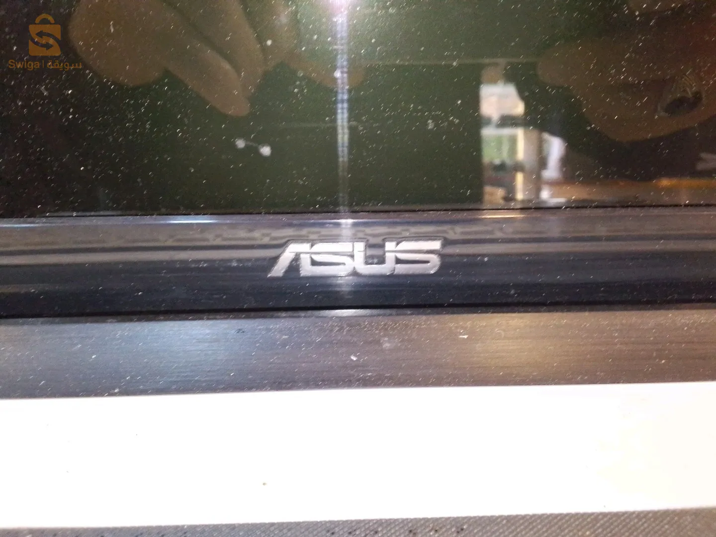 كمبيوتر محمول علامة Asus