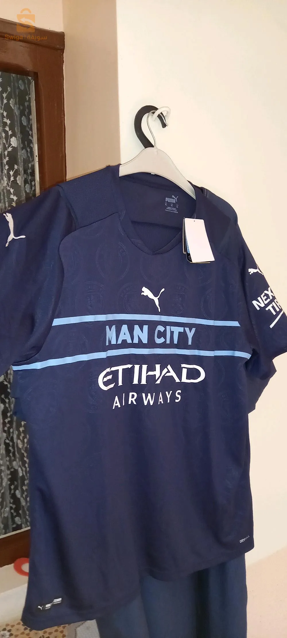 des t-shirts originaux 
man city 3xl 3xl 
Paris sg L