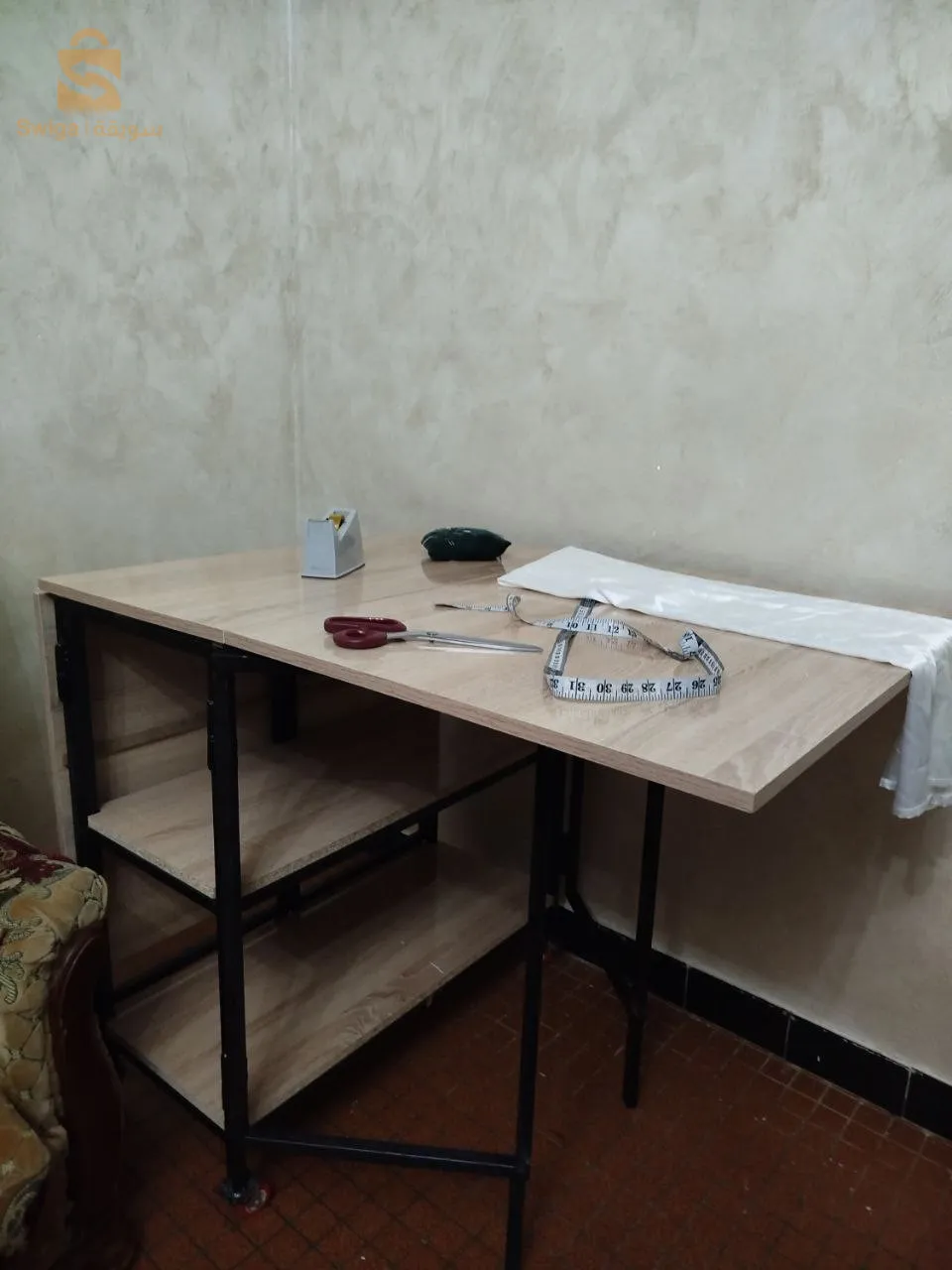 Foldable tailoring table