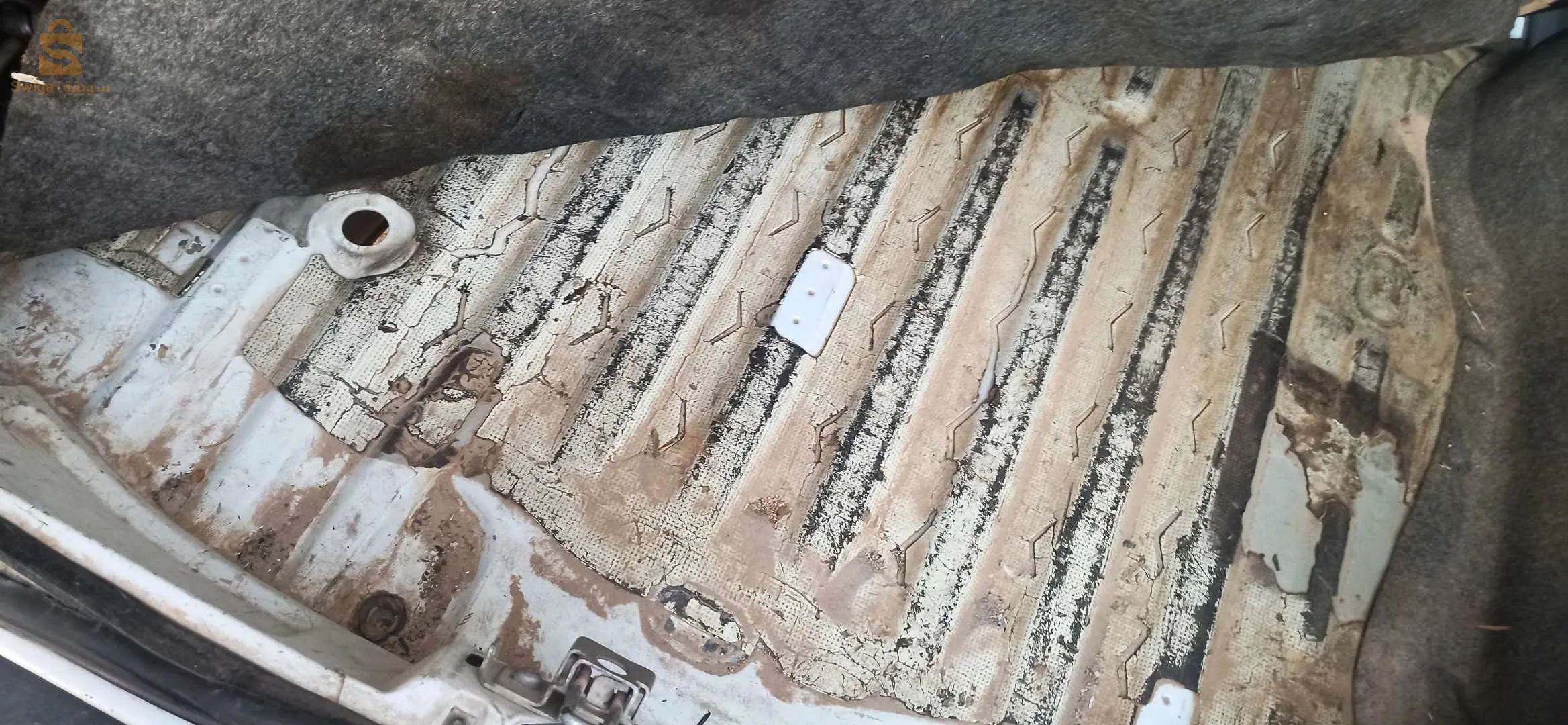 سيارة نظيفة فيها شوي روتوشات خفاف ولال الأمامي معاود جيهة السائق فيها ماستيك فالكابو رجع عليا.