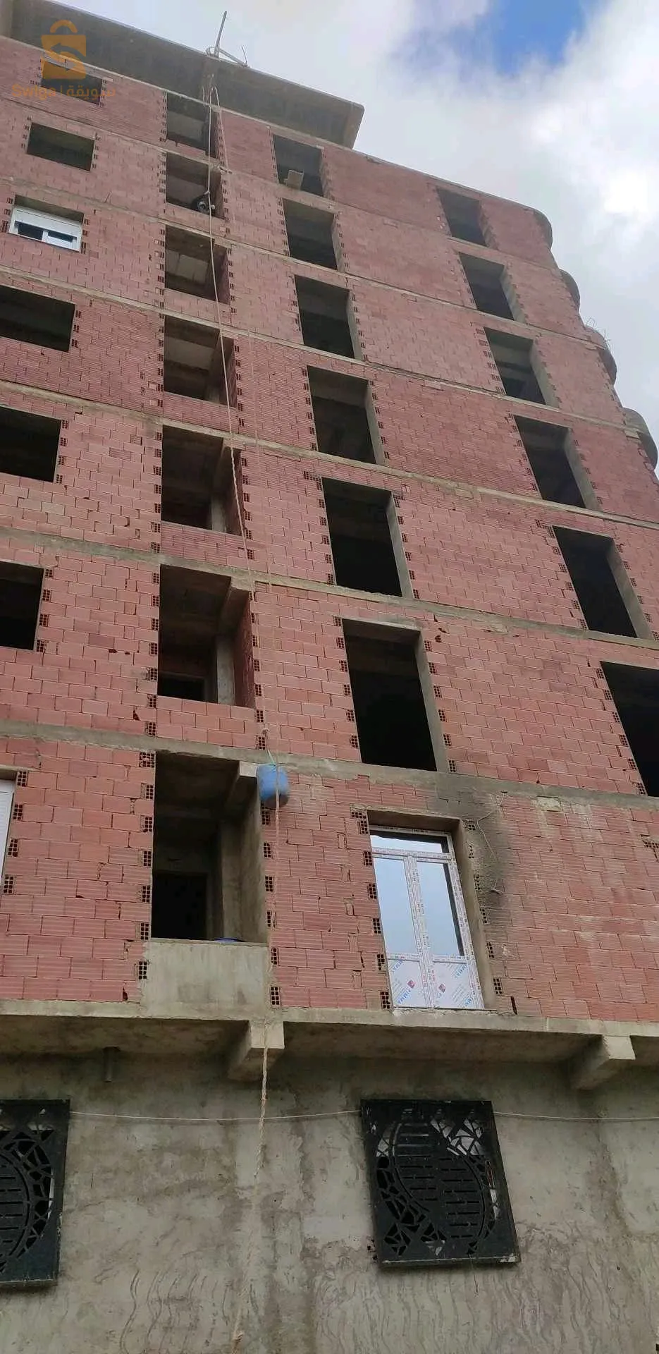 شقق نصف منتهية بجيجل لإصطياف بالصخر الاسود(الروشي نوار )