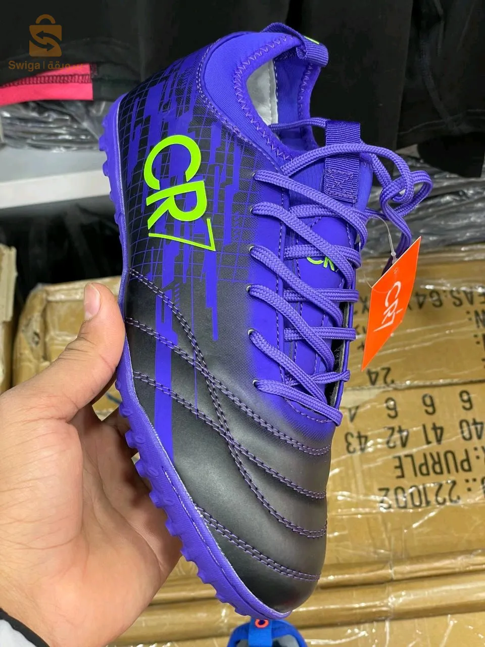 حذاء كره قدم جديده لم يستعمل من قبل تحت الضمان