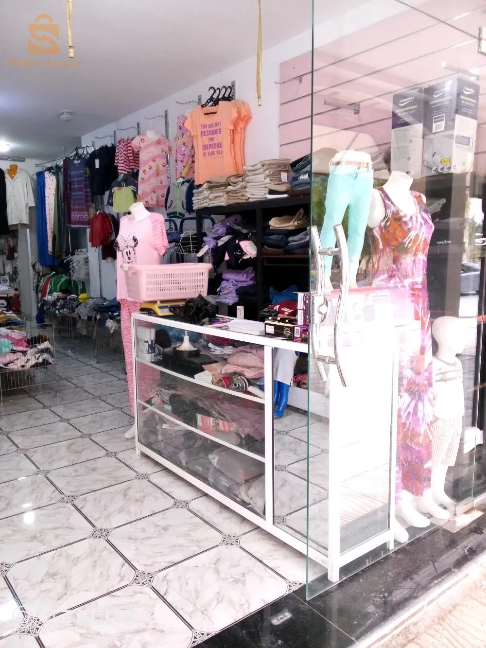 محل  للبيع بلكيلو ميزان سومة شابة 0655184119 (ملابس اطفال نساء رجال)  المكان باتنة عين جاسر