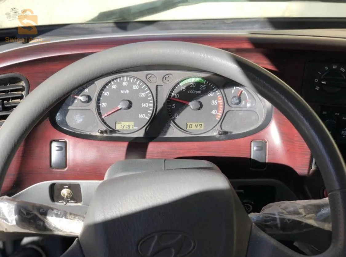 شاحنة هيونداي مكشوفة