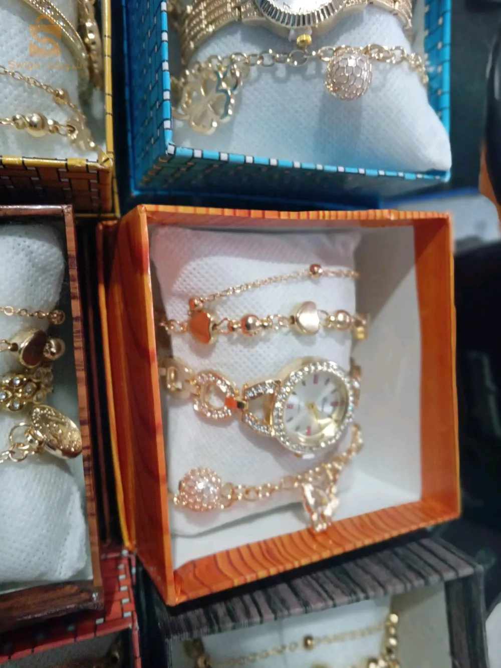 coffret Montre Gourmette et Bracelet et une boite