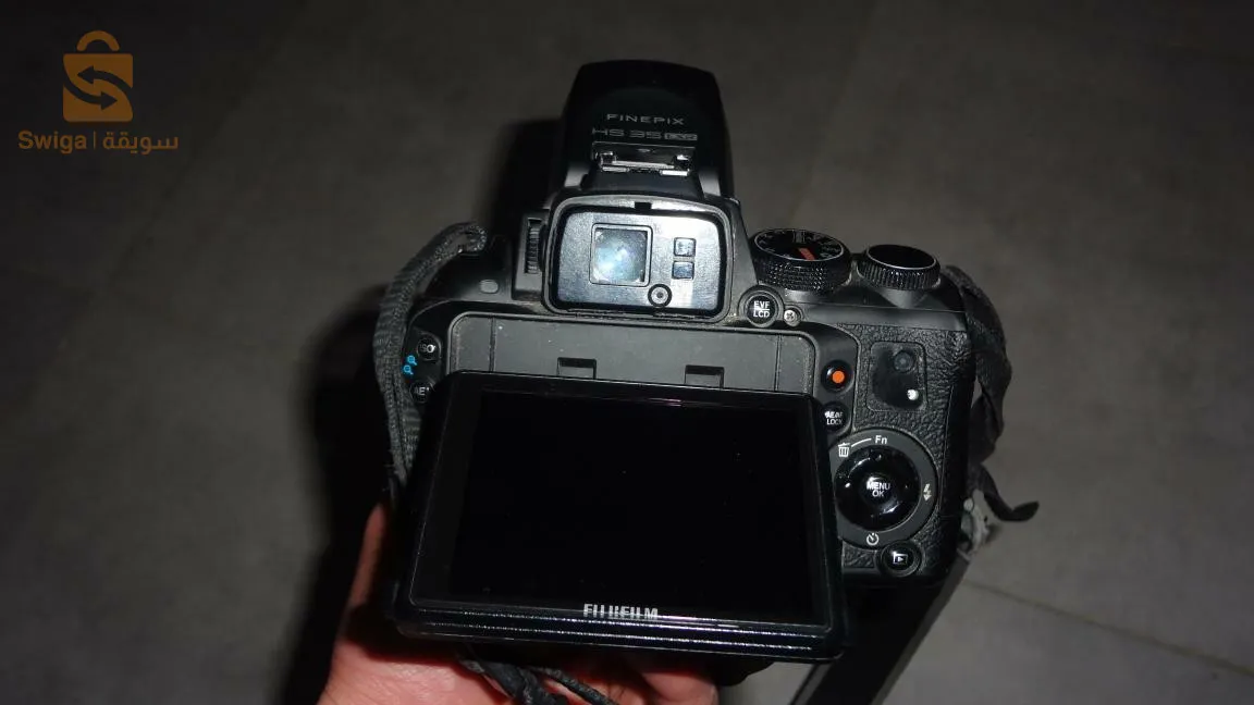 Fujifilm FINEPIX HS35 exr 
معاها شارجور وباتري وساكوشة تاع كميرة 
اوبجيكتيف راكب 30x