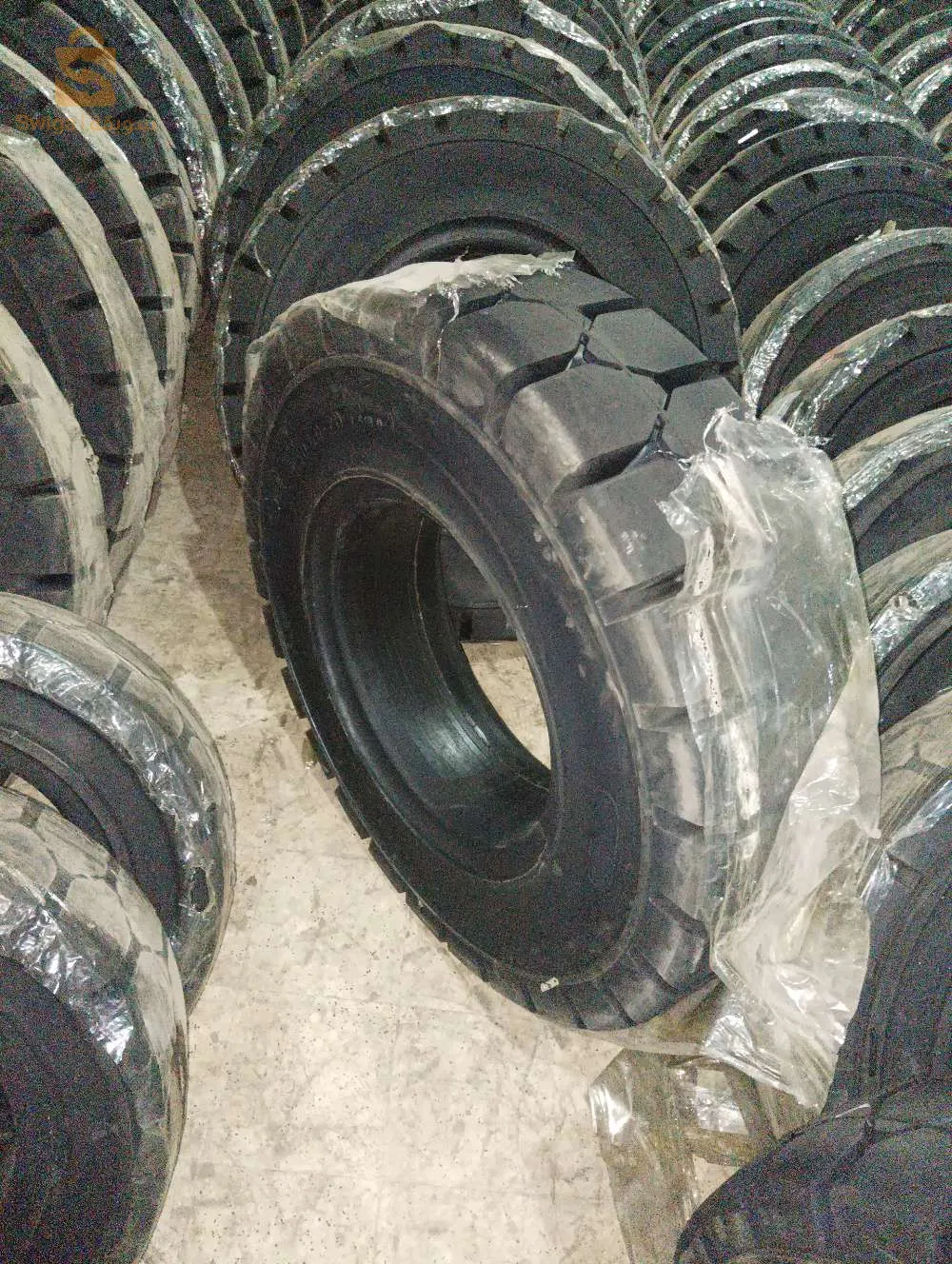 عجلات لوجيستيك