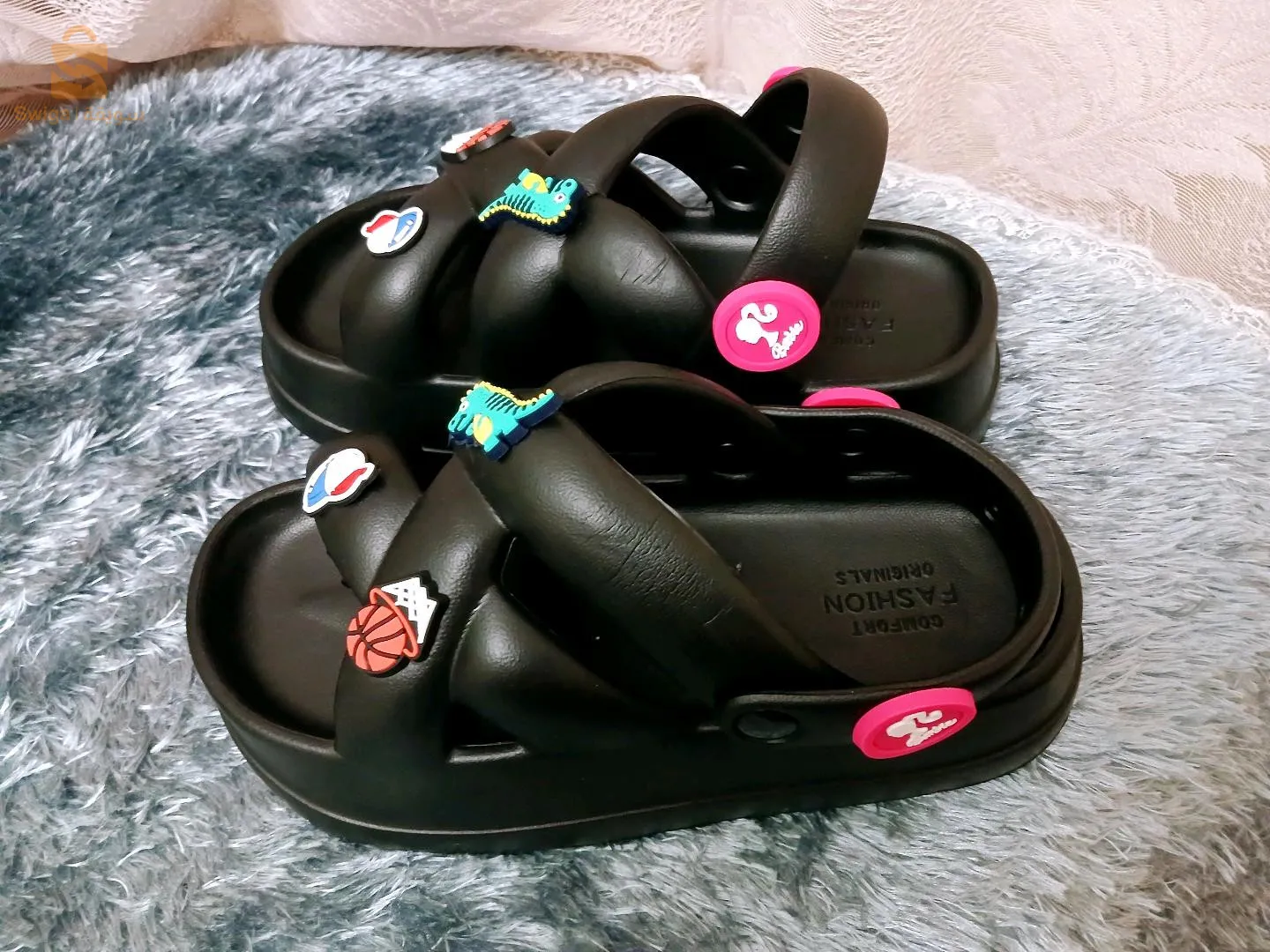 صنادل للنساء والبنات