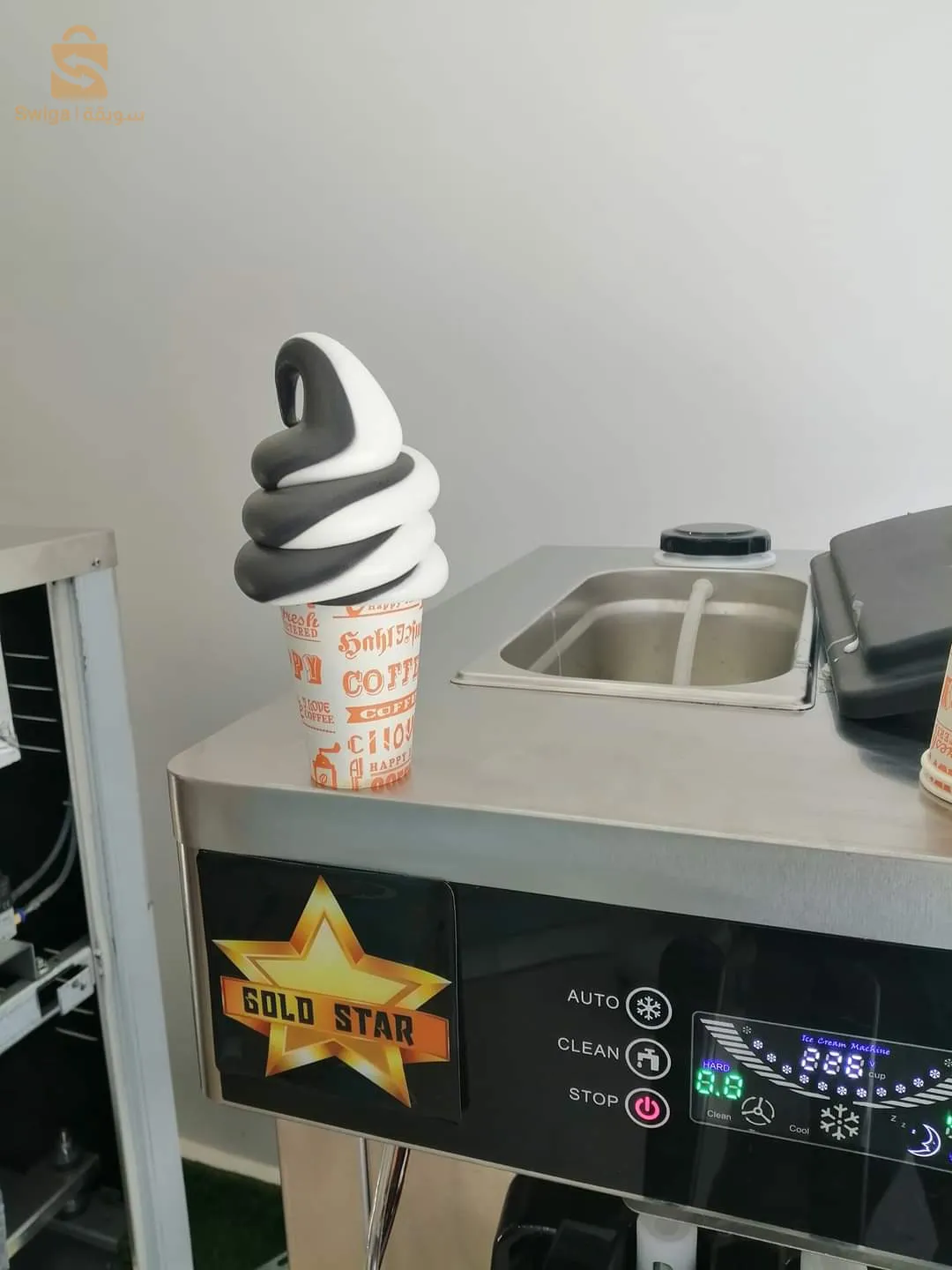 Machine a glaces / آلة صنع المثلجات