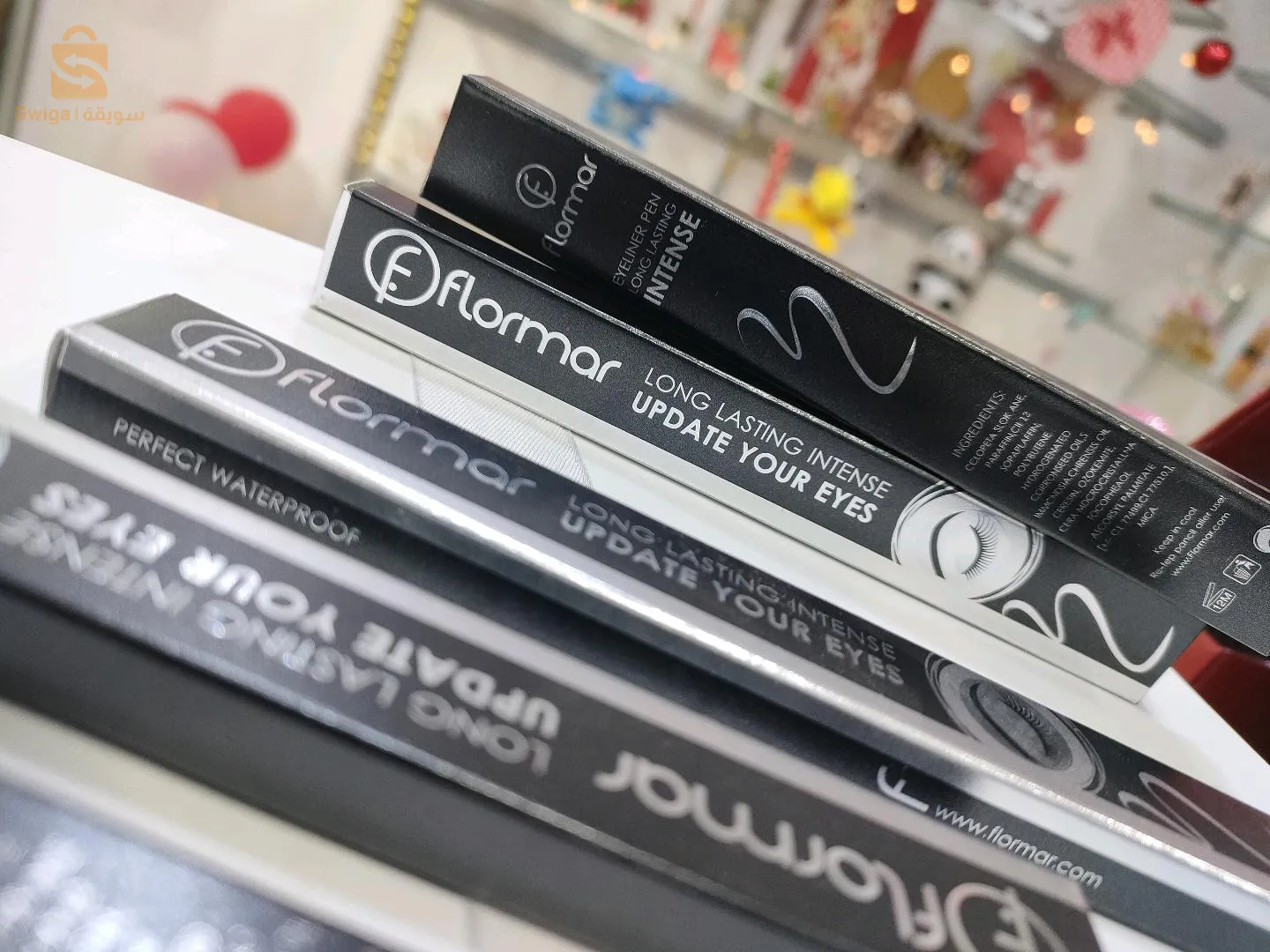 عطور و مكياج للبيع
