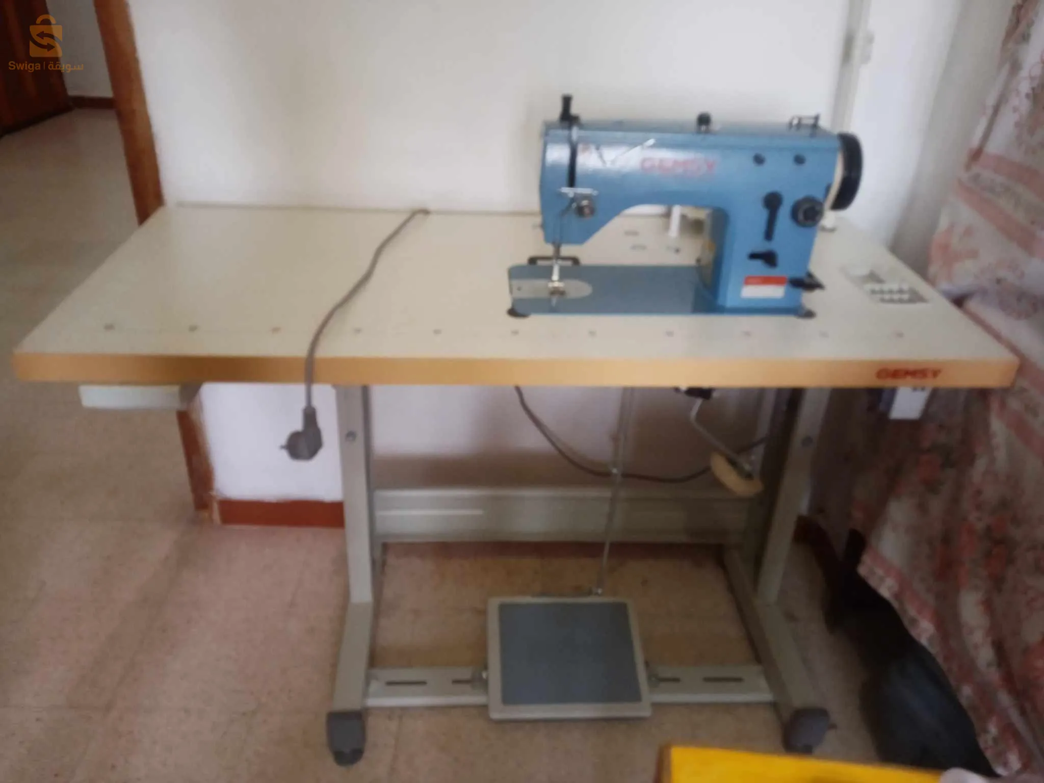 مكينة خياطة