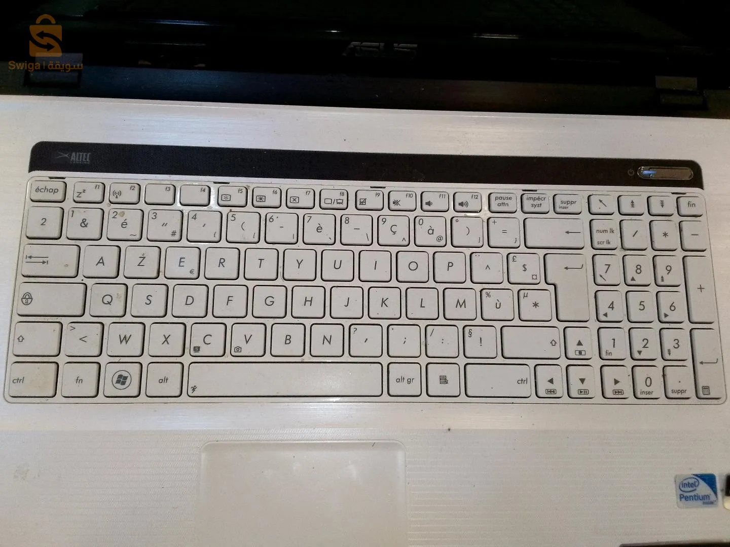 كمبيوتر محمول علامة Asus