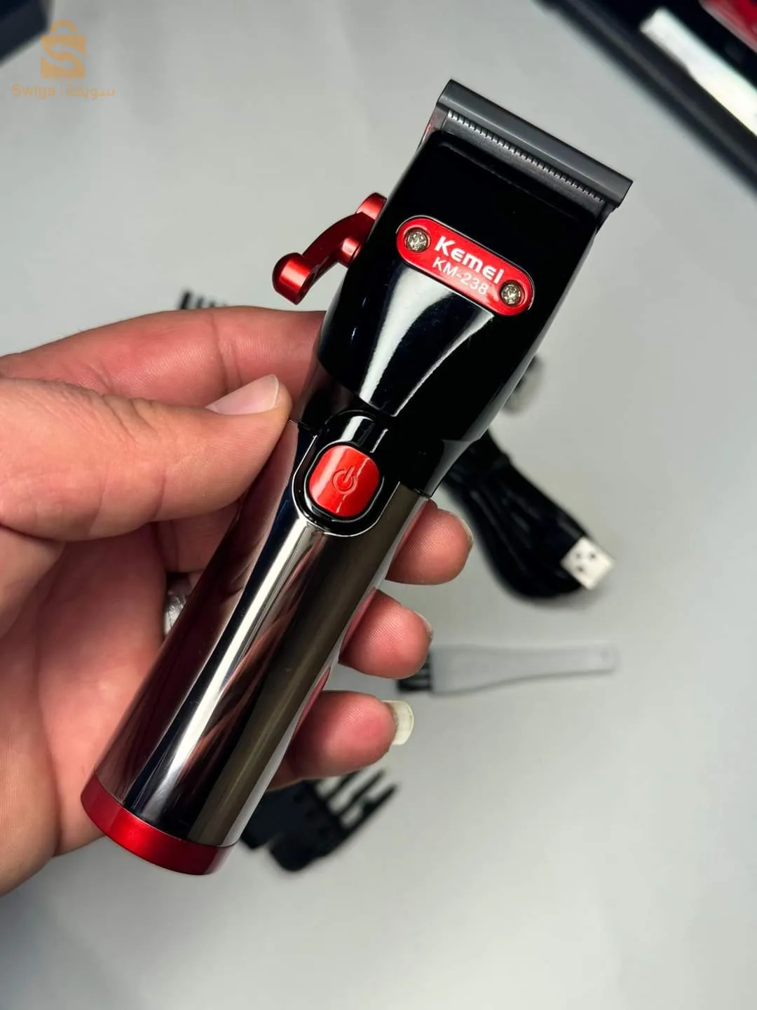 Tondeuse kemei km-238
ماكينة حلاقة KEMEI KM-238 
                     .
من أفضل ماكينات حلاقة الوجه و الجسم بالكامل للرجال 
 ماكينة حلاقة زيرو مع منويل 
 ماكينة الحلاقة الفعالة للأماكن الحساسة وجميع أجزاء الجسم
 متعددة الاستخدام لحلاقة الرأس، الصدر، الذراع والأماكن الحساسة
 مواد عالية الجودة مع شفرات حادة من الفولاذ
شحن سريع واستخدام يصل إلى 60 دقيقة
 وأهم شي الماكينة مزودة بمنويل قابل للتعديل لأطوال الشعر المختلفة
3100دج
0665955230فب👉viber watts