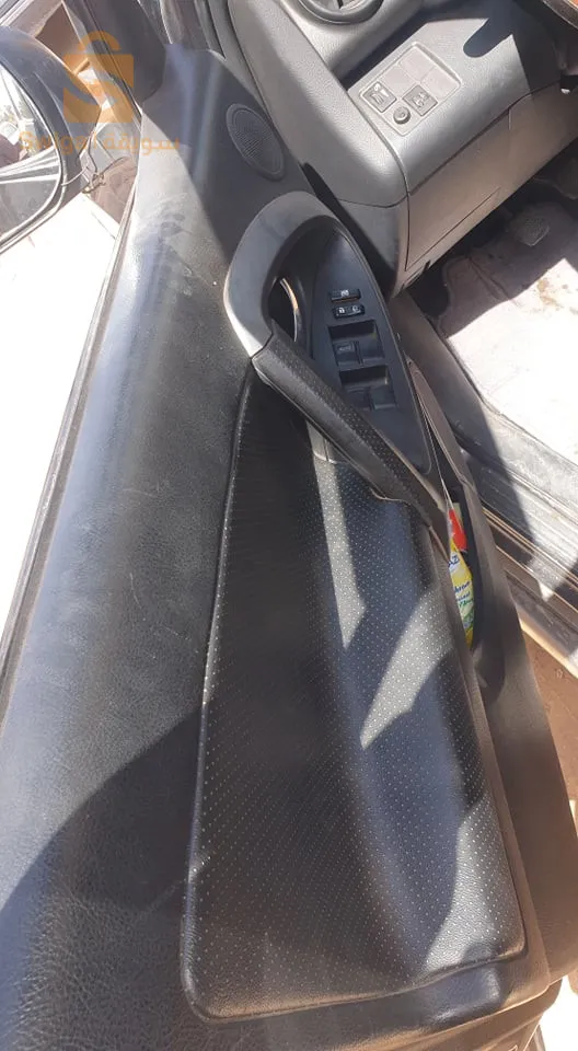 بيع سيارة تويوتا RAV4